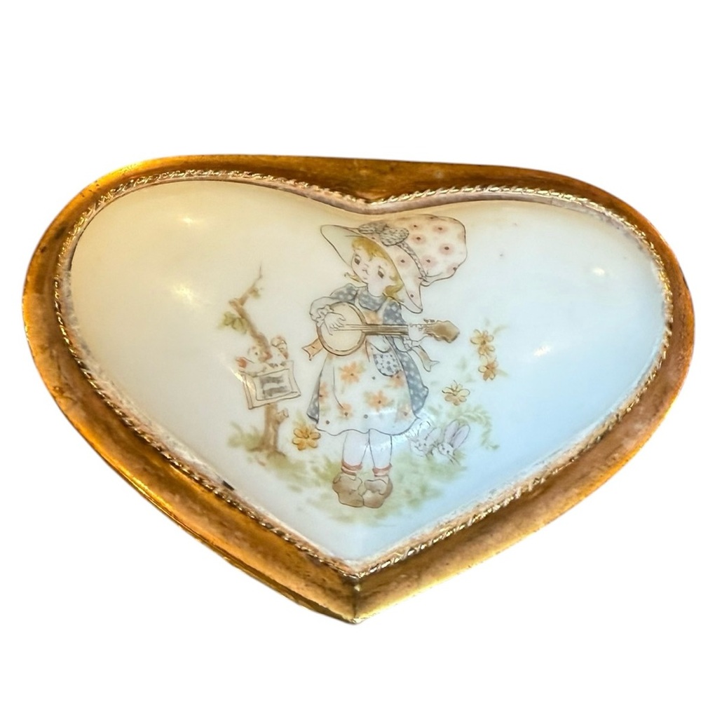 Holly Hobby Vintage Heart Trinket Box Gold White Garden Holly Playing Banjo